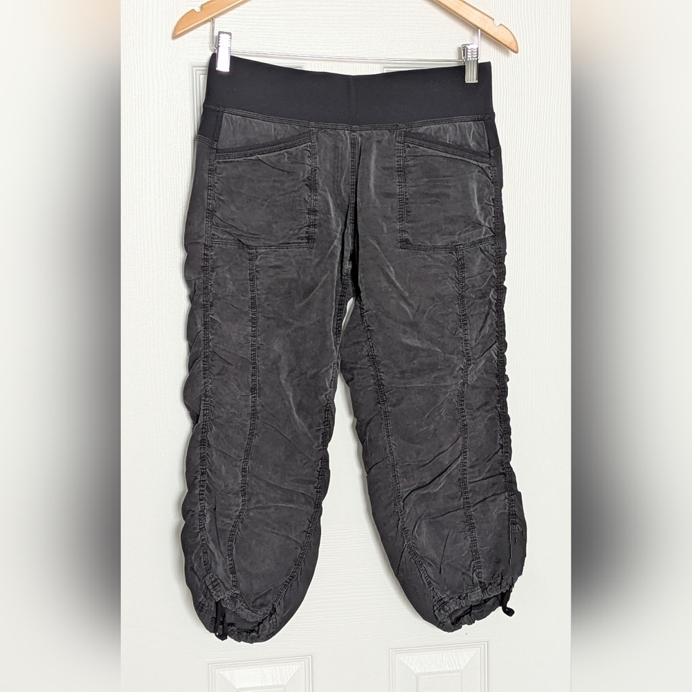 Lululemon Athletica Women's (Size 6) Cool-Down Capris/Cropped Pants